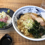 喜多方食堂 - 冷やしラーメン８００円、セットネギトロ丼小３５０円。冷やしラーメンは、少し高いかなという印象です。。オペレーションを考えると、理解はしますが。。。