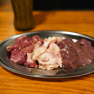 炭焼きホルモン ぴょん吉 - 料理写真:はらみ、ホルモン、レバー