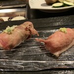 Yakiniku Izakaya Suika - タンの握りと常陸牛サーロインの握り