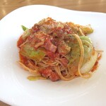 ちた食堂 - あいポークと春キャベツのトマトソースパスタ