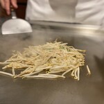 佐賀牛 季楽 銀座  - もやしを炒めてくれる