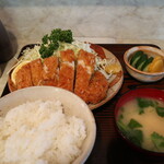 Tonkatsu Yoshie - ロースとんかつ定食