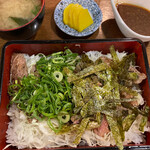 Gochisou marushe - 牛肉ステーキ重 1078円。