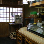 Gempuku - 座敷、カウンターあり。一昔前はお寿司もやってました。