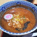 松戸富田麺業 - 魚粉が香る濃厚スープ。具材が沈んでいます。