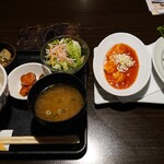 Doma Doma - エビチリ&黒酢唐揚げ定食。