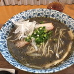 ラーメン イッケン - 黒いスープは、意外と優しい味わい！