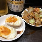 中華そば べんてん - 味玉は半分アテに