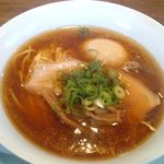 創作麺工房 鳴龍 - 醤油拉麺(700円)に半熟煮玉子(100円)