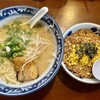 すずめのお宿 - すずめらう麺と鶏そぼろ飯のセット。