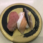 Hama zushi - とろ三種盛り150円（とろびんちょう・大とろサーモン・とろいわし）
