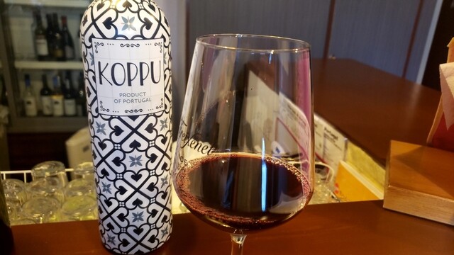 秋田・立ち飲みワインバー アリアドネ &ndash; おしゃれな立ち飲み体験