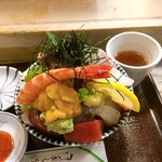 江戸富士 - カミさんはうにのせ海鮮丼ご飯半分2000円