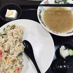 久美食堂 - ④半分まで完食。もう腹一杯です。朝抜いときゃ良かった。