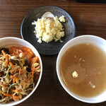 豚骨ラーメンとまぜそば 池めん - 2020/06/10
            台湾まぜそば 辛口 950円
            餃子 150円 ランチタイム
            ライス、ビビンバ、牛スープ、激辛高菜、紅生姜、キムチ、漬物、刻みニンニク無料。