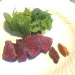 La Brianza - サカエヤ吉田牧場ブラウンスイス牛サーロイン炭火焼き、自家製パプリカのマスタードとタスマニア産粒マスタード添え。本当にこちらの炭火焼きおいしい、お肉をグレードアップさせる火入れが大好き。味変もgood！