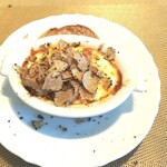 La Brianza - 定番でありスペシャリテでもあるイタリア産サマートリュフのオープン焼きピエモンテ風、出来立てアツアツ。混ぜ混ぜしていただきます。香りもお味もたまらない、大好き♡