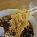 ラーメン幸楽 - 太さ普通の縮れ麺