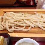 ばんどう太郎 - 盛っちりとした太めのうどん