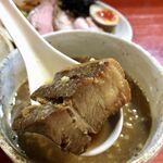 はまんど横須賀 - 角煮の一個。デカっ！！