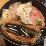 笹巻けぬきすし総本店 - ランチの三色丼