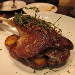 フランス産　鴨モモ肉のコンフィ　新じゃがいものソテー添え