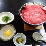 米沢牛黄木 牛鍋おおき  - 牛鍋定食2000円。これにご飯と味噌汁がつくぜ！