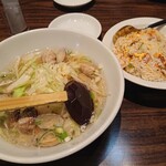 上海華龍 - 【2020.6.11(木)】本日のランチ①(塩味あさりラーメン＋五目チャーハン)800円