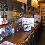 やきとり居酒屋どん - カウンターには飛沫防止にビニールシート。