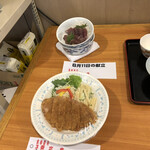 市場食堂 - とんかつ定食600円