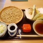 Soba Mangetsu - 野菜天付そば