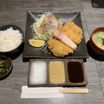 とんかつ 大喜 - 特選ロース定食200g 1,930円