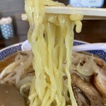 ni るい斗 - 麺は札幌ラーメン風の太麺です