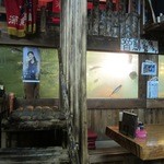 居魚屋　網元 - 店内もあちこちお魚が泳ぎます。