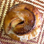 AOSAN - ハムチーズロール 220円