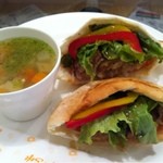 Brunch cafe LAPIN - ピタパンバーガー、スープ付き