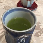 青山大寿司 - お茶を煎れてくださいました