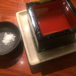 Hananomai - お酒頼んだら塩が出てきた。
                        これは評価してあげようと思う（何様だよ）
