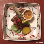 御料理 寺沢 - 蚕豆､蛍烏賊燻製､稚鮎揚げ､ﾌﾙｰﾂﾄﾏﾄ､丸十蜜煮､豆腐木の芽田楽､八幡巻､莫久来