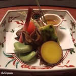 御料理 寺沢 - 蚕豆､蛍烏賊燻製､稚鮎揚げ､ﾌﾙｰﾂﾄﾏﾄ､丸十蜜煮､豆腐木の芽田楽､八幡巻､莫久来