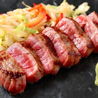 Enjoy original teppanyaki dishes made with seasonal ingredients!