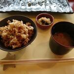 ステーキハウス 秀 - ガーリックライス、お味噌汁、香の物　2020.6