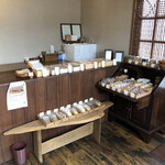 菓子と珈琲 暖 - 手作り焼菓子がズラリと並んでます(O_O)