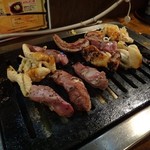 昭和元気ホルモン 宝屋 - 焼き中（モツ＆ハツ）