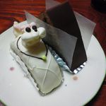 柏水堂 - 看板メニューの『プードル』とチョコレートのケーキ