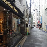 ツッカベッカライ カヤヌマ - むっちゃ高級感ある店舗。