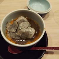 はらまさ - 蟹とフォアグラの茶碗蒸し。トリュフもかけてあります。  フォアグラは 無くても良い気がする。あと、これは日本酒とは合わないので ペアリングとか欲しくなりました。