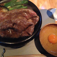 旬房 - すき焼きだった！
                      連れ様の肉はほぼ強奪した。