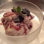 ズッペリア オステリア ピティリアーノ - 季節のソルベット（リコッタチーズとアマレーナ）