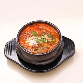 In addition to our carefully selected Yakiniku (Grilled meat), we also have a wide variety of authentic Korean Cuisine.